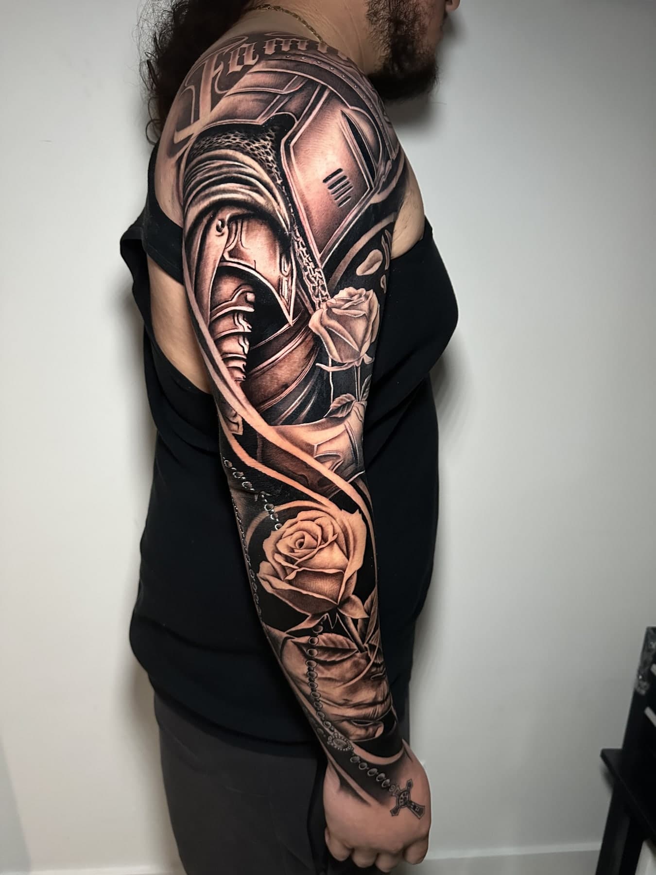 Knight helmet and roses full sleeve — black & gray realism